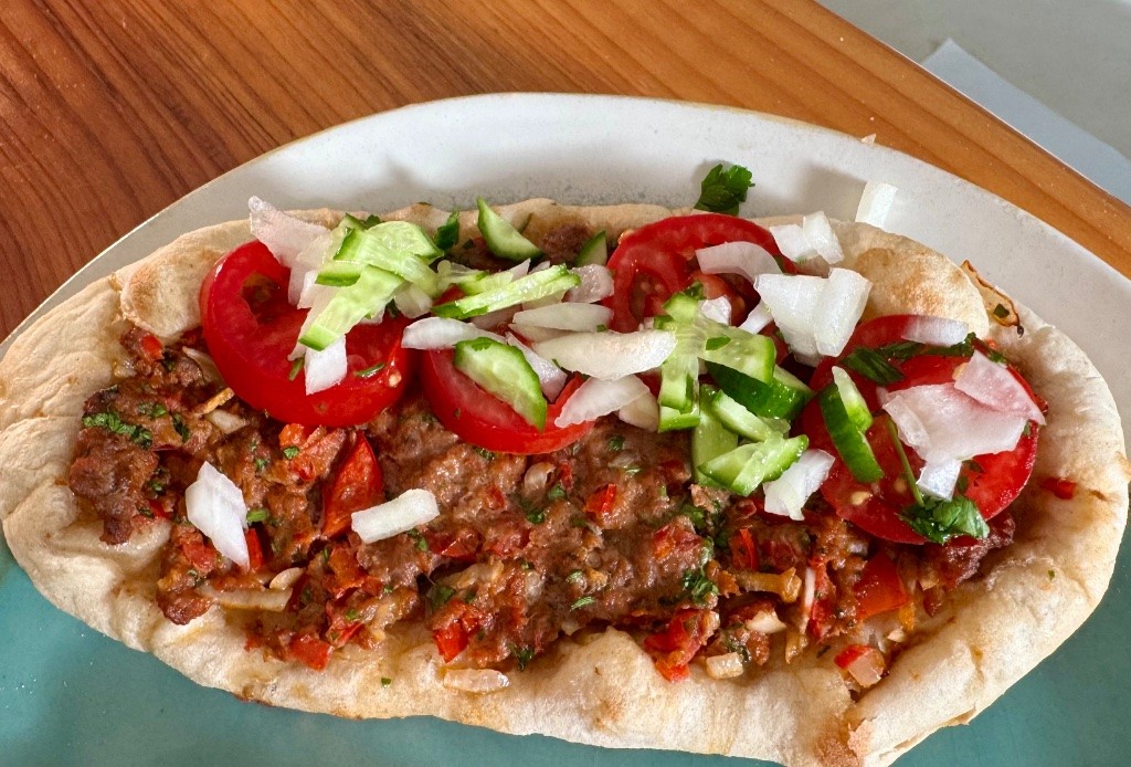 Van Kiymalisi (Turkish Meat Flatbread)